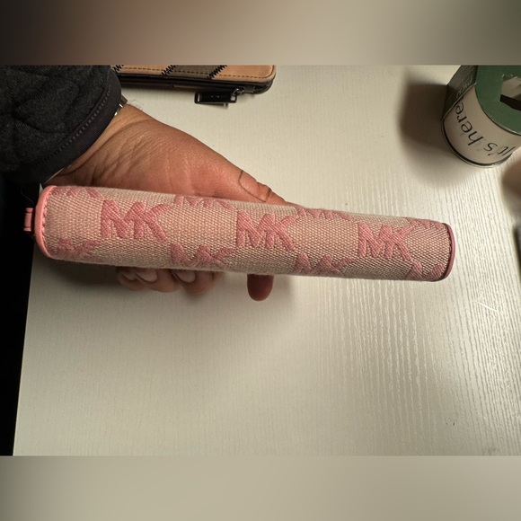 Micheal kors wallet - Picture 5 of 5